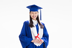 穿学士服的大学生图片