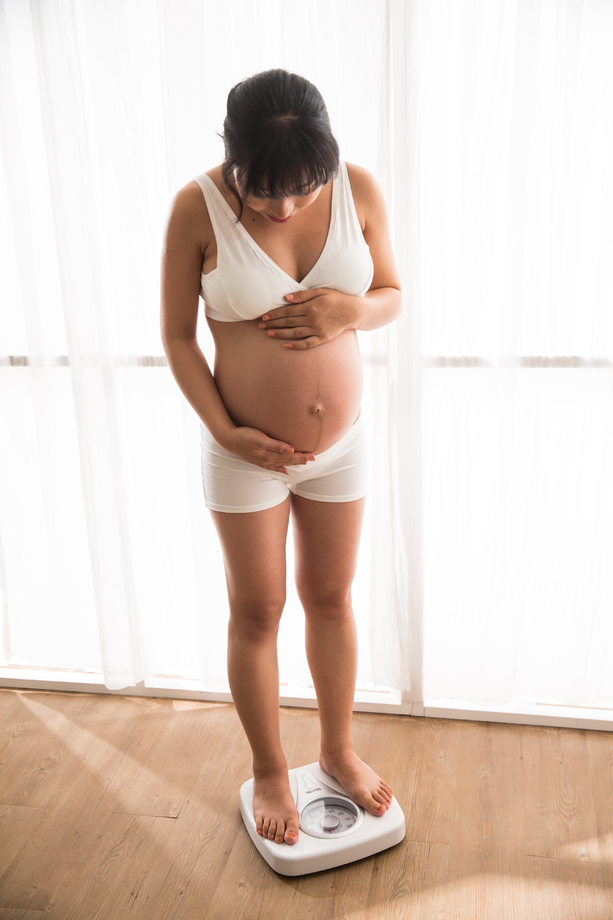 孕妇称体重图片 孕妇称体重图片