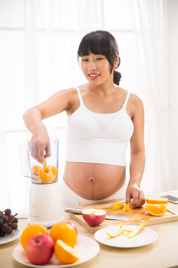 孕妇准备水果图片