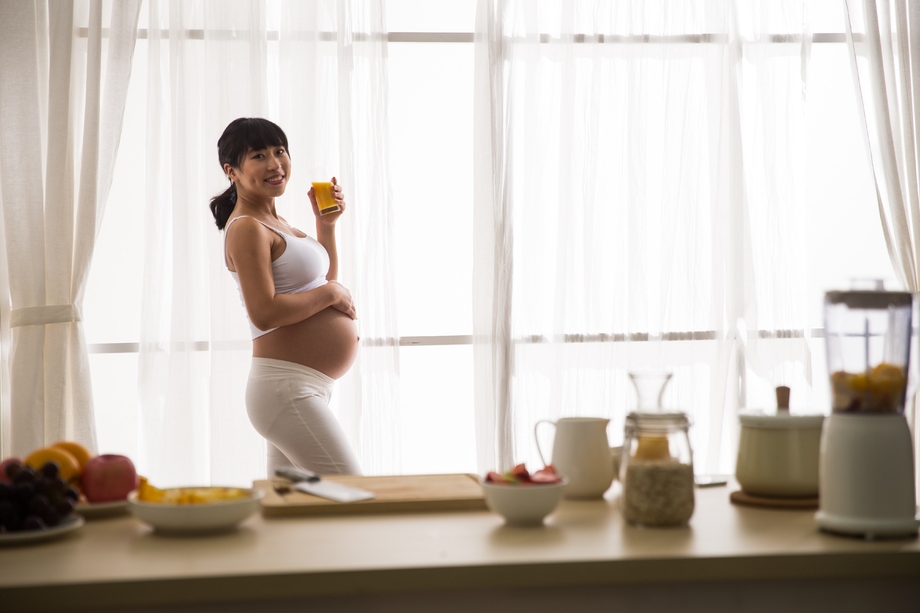 孕妇喝果
