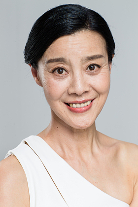 中老年女人妆面肖像照片