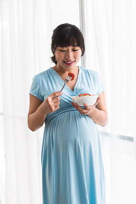 幸福的孕妇照片