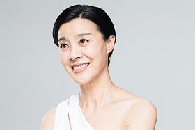 中老年女人妆面肖像