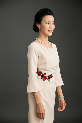 优雅女士肖像照片