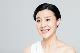 中老年女人妆面肖像