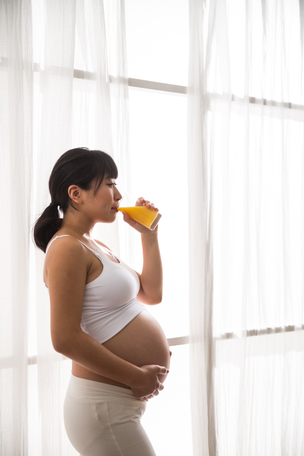 孕妇喝果汁照片 孕妇喝果汁照片