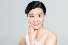 中老年女人妆面肖像