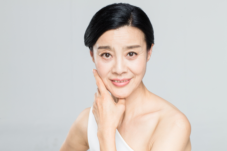 中老年女人妆面肖像 中老年女人妆面肖像