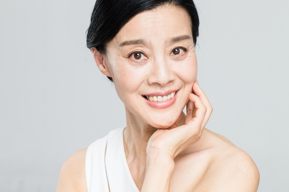 中老年女人妆面肖像