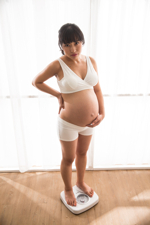 孕妇称体重图片 孕妇称体重图片