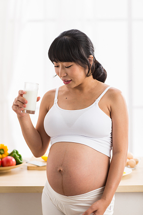 孕妇喝牛奶