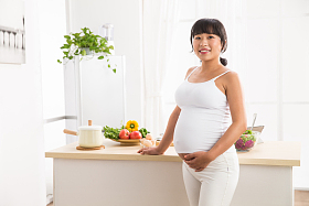 幸福的孕妇照片