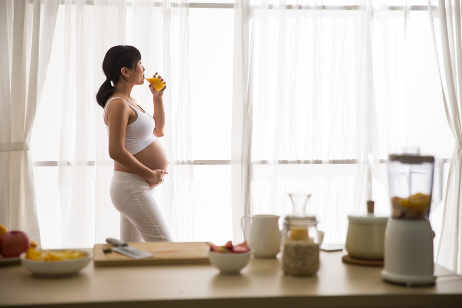 孕妇喝果汁照片 孕妇喝果汁照片