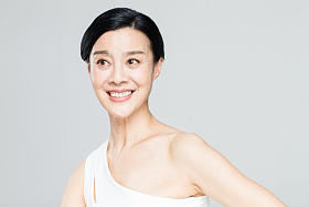 中老年女人妆面肖像