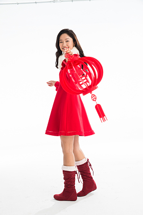 青年女人庆祝新年图片