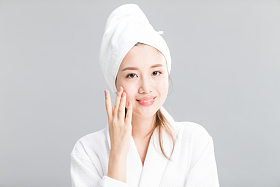 青年女人美容照片