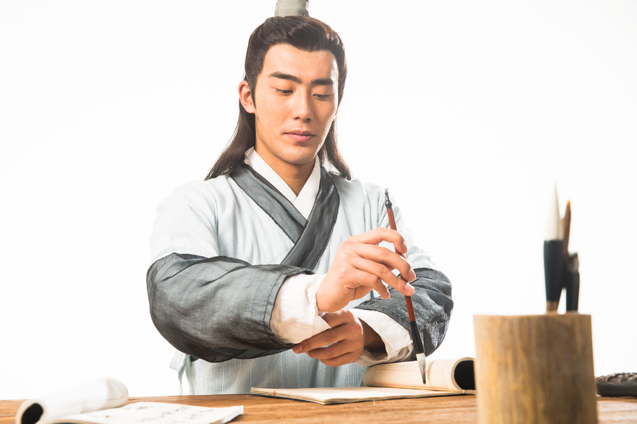 书生正在书写图片 书生正在书写图片