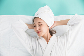 青年女人美容照片