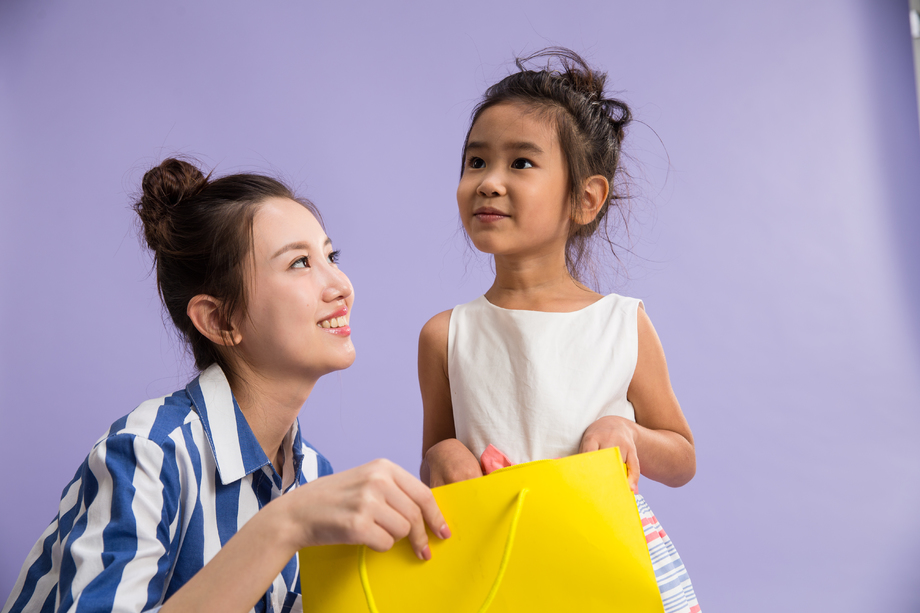 时尚的母女购物 时尚的母女购物