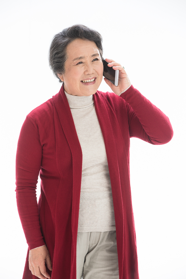 老年人打电话照片 老年人打电话照片