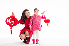 幸福母女庆祝新年