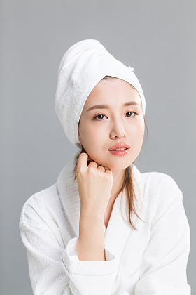 青年女人美容图片