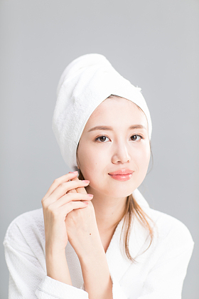 青年女人美容图片
