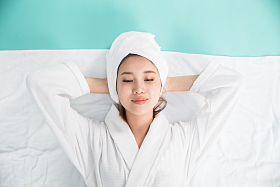 青年女人美容图片