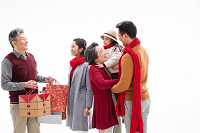 幸福家庭庆祝新年照片