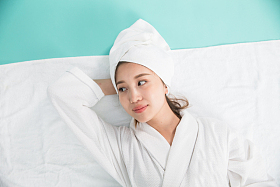 青年女人美容图片