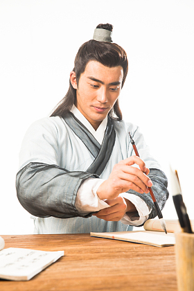 书生正在书写图片