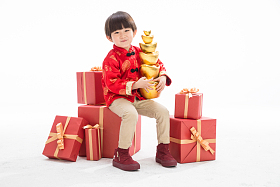 小男孩过新年照片