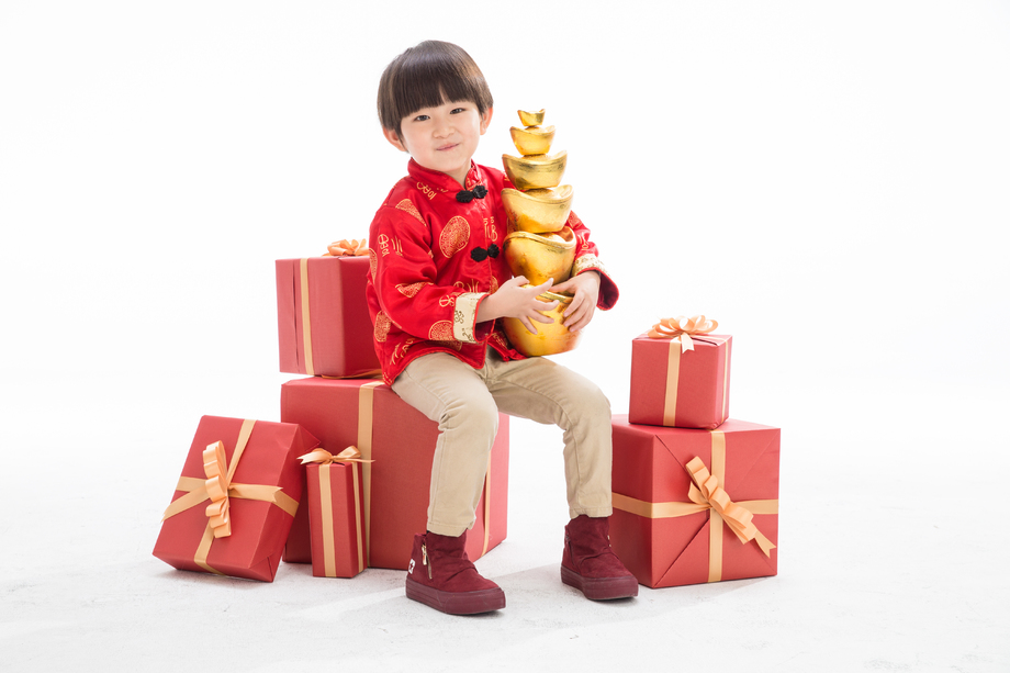 小男孩过新年照片