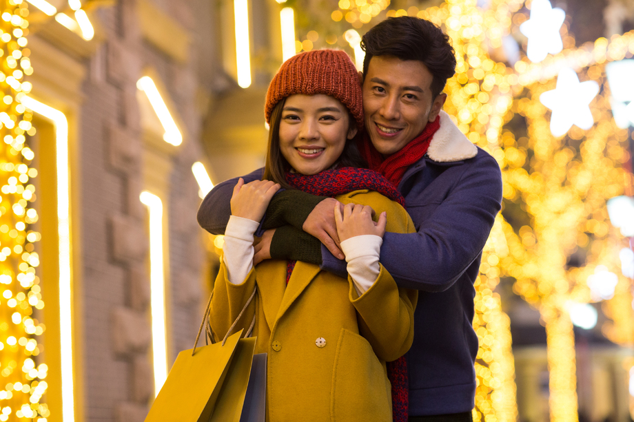 快乐情侣逛街购物 快乐情侣逛街购物