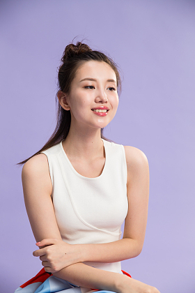 青年女人肖像照片