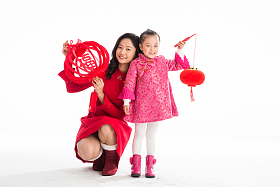 幸福母女庆祝新年图片