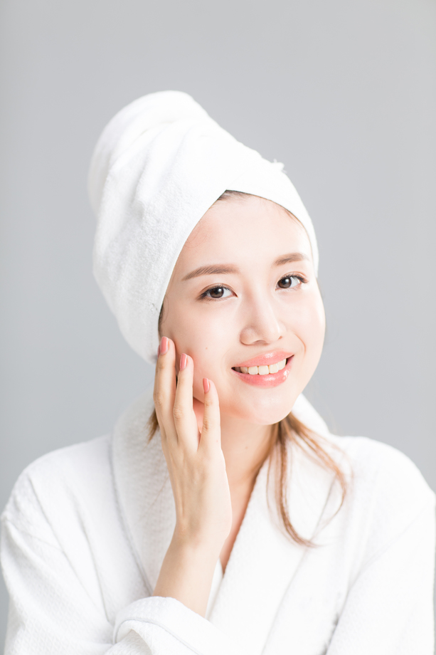 青年女人美容图片