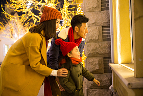 快乐家庭节日购物