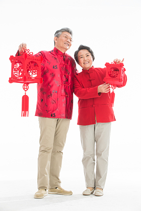 老年夫妇庆祝春