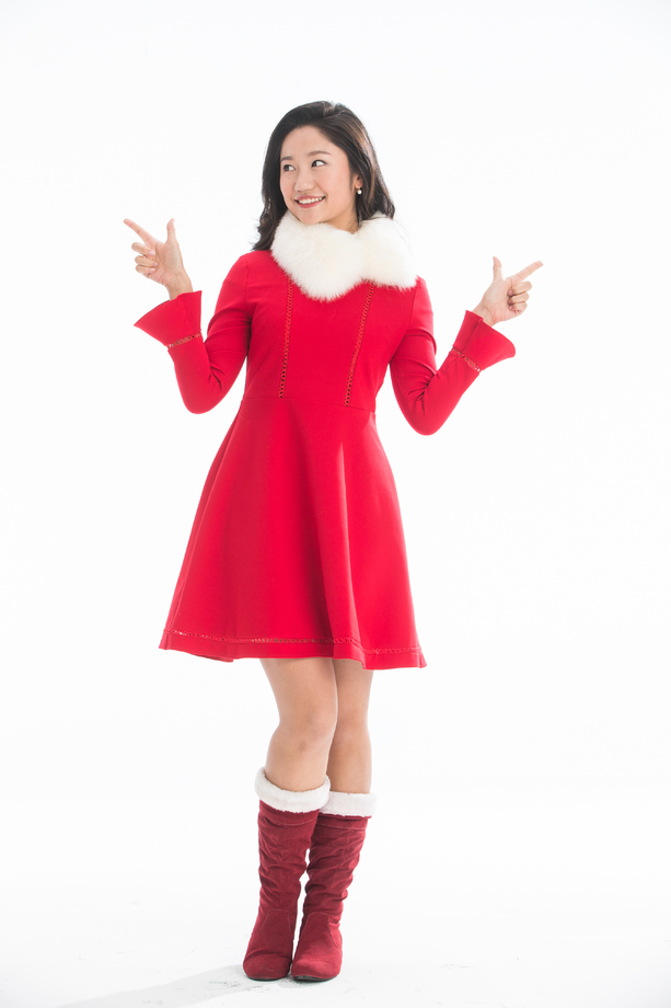 青年女人庆祝新年图片