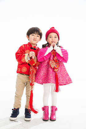 可爱的孩子庆祝新年图片