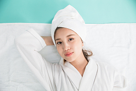 青年女人美容图片