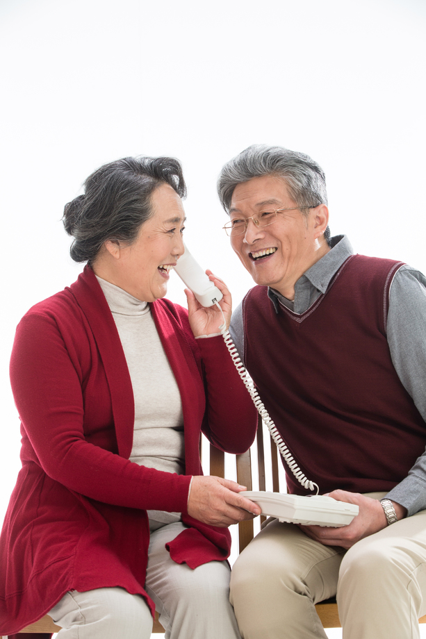 老年夫妇过新年