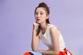 青年女人肖像图片