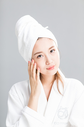 青年女人美容图片