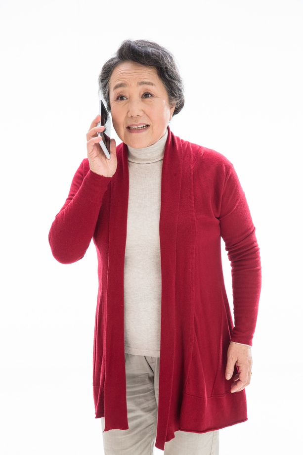 老年人打电话 老年人打电话