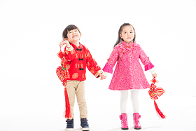 可爱的孩子庆祝新年图片