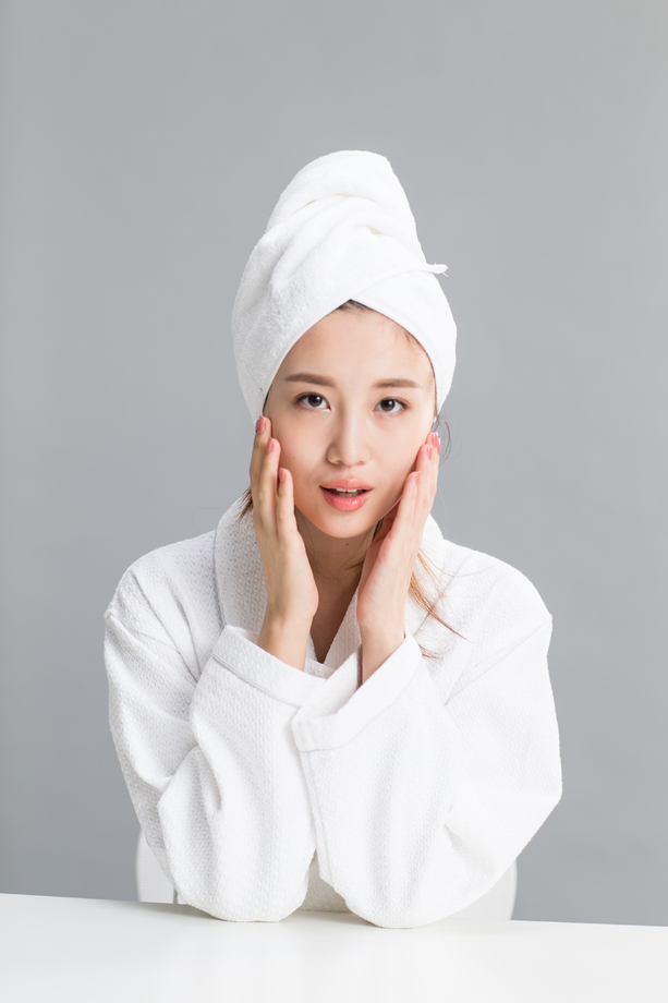 青年女人美容照片