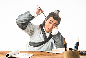 书生正在书写图片