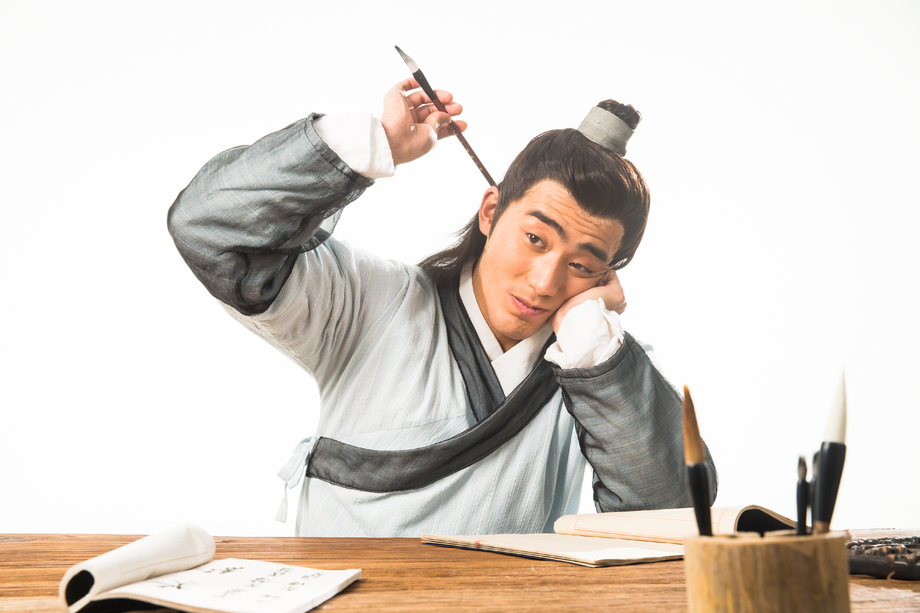 书生正在书写图片